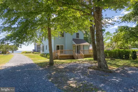 6011 Melbourne Ave, Deale, MD 20751