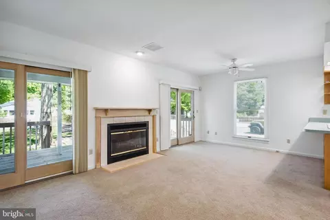 Living - 6011 Melbourne Ave, Deale, MD 20751 photo 9 of 11