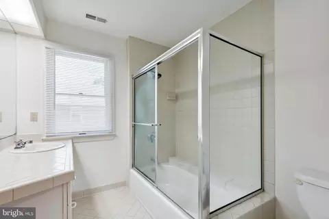 Bath - 6011 Melbourne Ave, Deale, MD 20751 photo 3 of 6