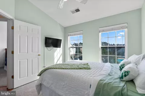 Bedroom - 80 Two Rivers Dr, Edgewater, MD 21037 photo 2 of 10