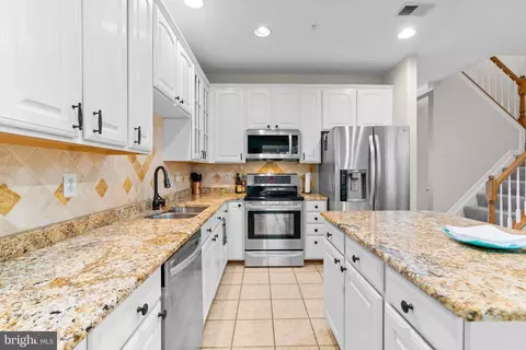Kitchen - 80 Two Rivers Dr, Edgewater, MD 21037 photo 3 of 5