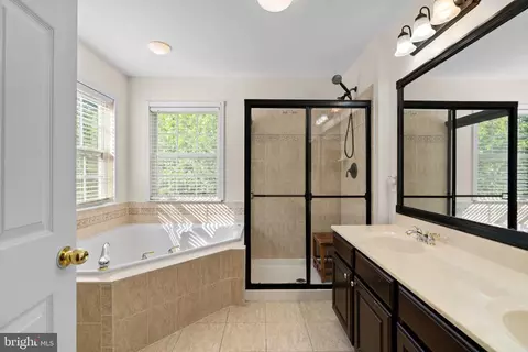 Bath - 80 Two Rivers Dr, Edgewater, MD 21037 photo 2 of 4
