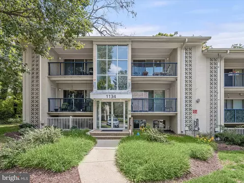 1134 Cove Rd #302, Annapolis, MD 21403