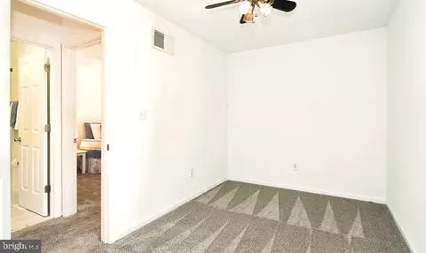 Bedroom - 1640 Fairhill Dr, Edgewater, MD 21037 photo 4 of 6