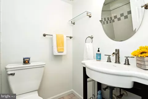 Bath - 1640 Fairhill Dr, Edgewater, MD 21037 photo 2 of 3