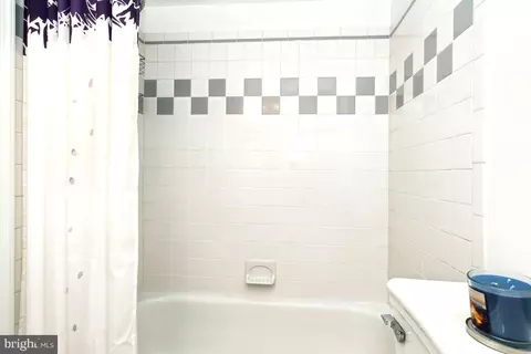 Bath - 1640 Fairhill Dr, Edgewater, MD 21037 photo 3 of 3