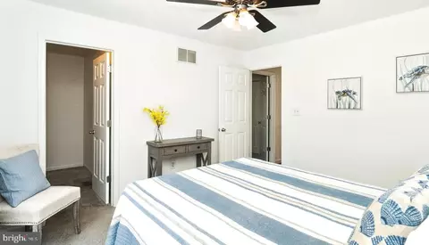 Bedroom - 1640 Fairhill Dr, Edgewater, MD 21037 photo 3 of 6