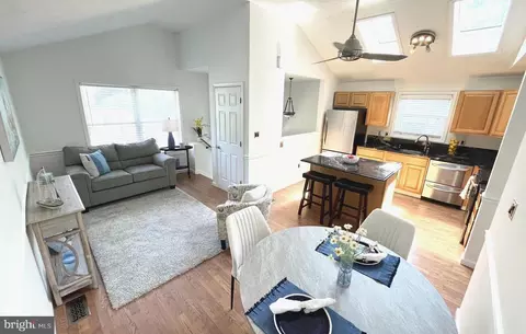 Kitchen - 1640 Fairhill Dr, Edgewater, MD 21037 photo 1 of 2