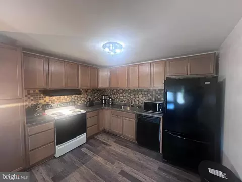 Kitchen - 8580 Main Ave, Pasadena, MD 21122 photo 2 of 2