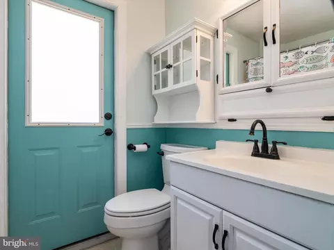 Bath - 1619 Midland Rd, Edgewater, MD 21037 photo 2 of 4