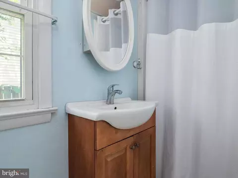 Bath - 1619 Midland Rd, Edgewater, MD 21037 photo 1 of 4