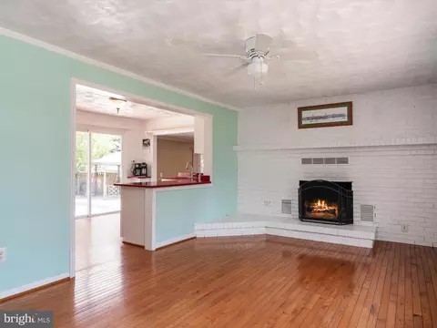 Living - 1619 Midland Rd, Edgewater, MD 21037 photo 3 of 6