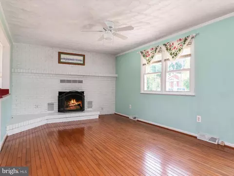 Living - 1619 Midland Rd, Edgewater, MD 21037 photo 2 of 6