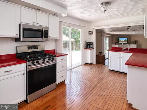Kitchen - 1619 Midland Rd, Edgewater, MD 21037 photo 2 of 3