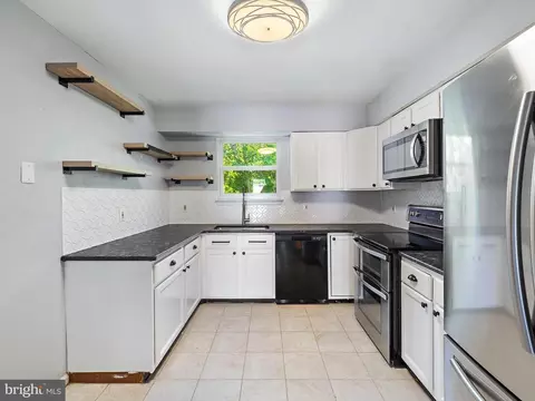 Kitchen - 7753 Everd Ave, Pasadena, MD 21122 photo 1 of 2