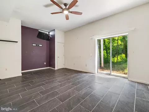 Living - 7753 Everd Ave, Pasadena, MD 21122 photo 5 of 6