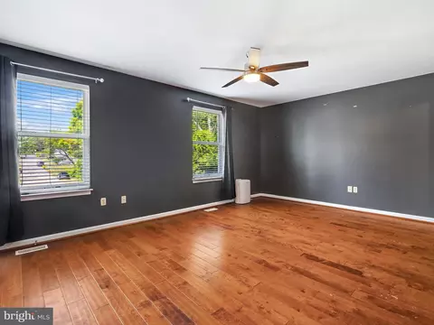 Living - 7753 Everd Ave, Pasadena, MD 21122 photo 4 of 6