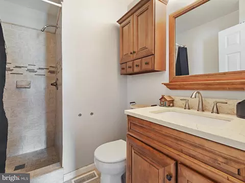 Bath - 7753 Everd Ave, Pasadena, MD 21122 photo 2 of 2