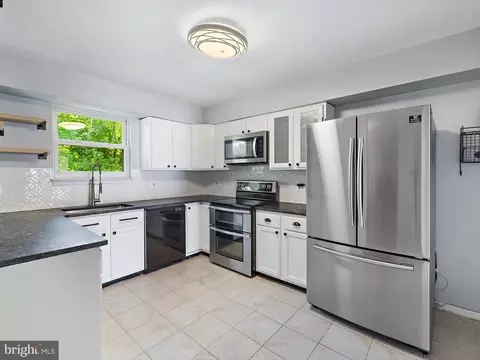Kitchen - 7753 Everd Ave, Pasadena, MD 21122 photo 2 of 2