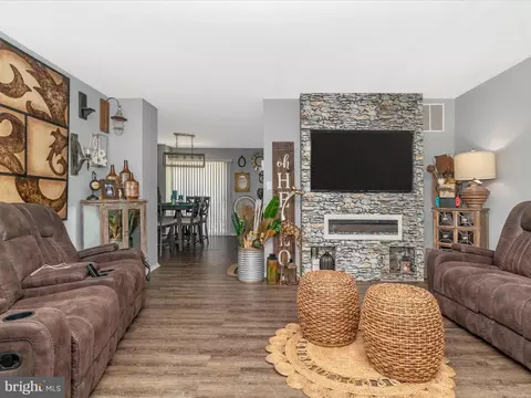 327 Rambling Ridge Ct, Pasadena, MD 21122