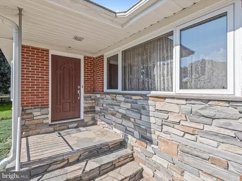 7434 Hickory Ln, Hanover, MD 21076 photo 2