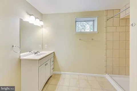 Bath - 1909 Cameron Ridge Rd, Hanover, MD 21076 photo 4 of 5