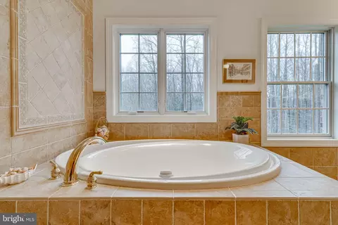 Bath - 5708 Iron Stone Rd, Lothian, MD 20711 photo 6 of 11