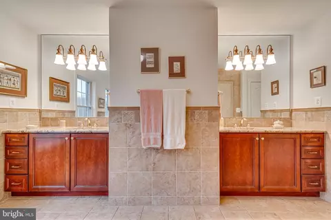 Bath - 5708 Iron Stone Rd, Lothian, MD 20711 photo 5 of 11