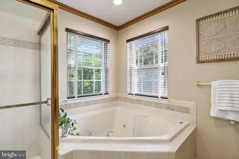 Bath - 82 Two Rivers Dr, Edgewater, MD 21037 photo 2 of 4