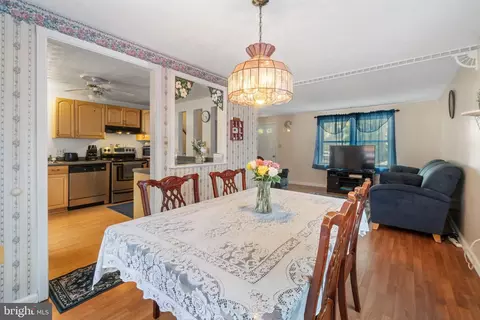 7909 Kings Bench Pl, Pasadena, MD 21122 photo 11