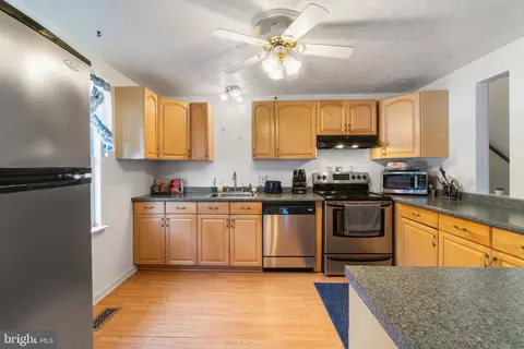 7909 Kings Bench Pl, Pasadena, MD 21122 photo 13