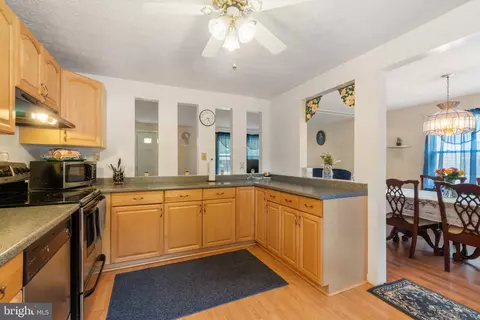 7909 Kings Bench Pl, Pasadena, MD 21122 photo 12