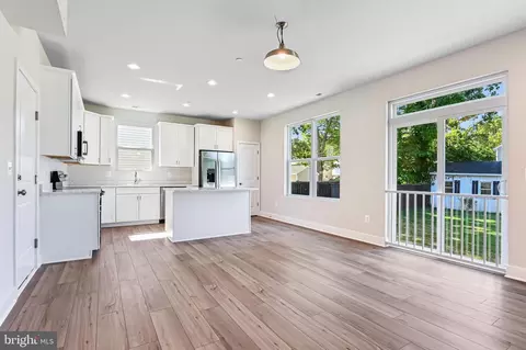 217 Spruce Ave, Edgewater, MD 21037
