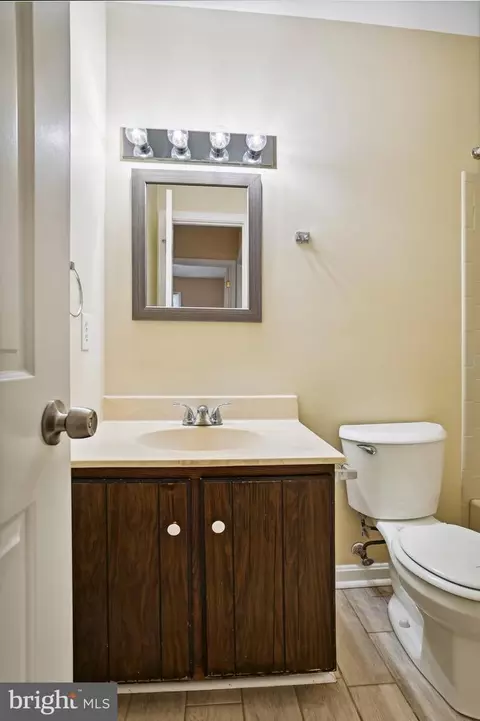 Bath - 1225 Brunswick Ct, Arnold, MD 21012 photo 2 of 6