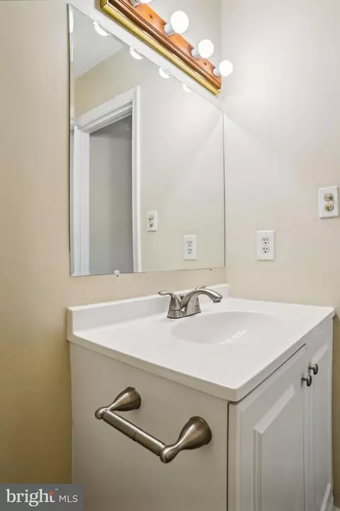 Bath - 1225 Brunswick Ct, Arnold, MD 21012 photo 5 of 6