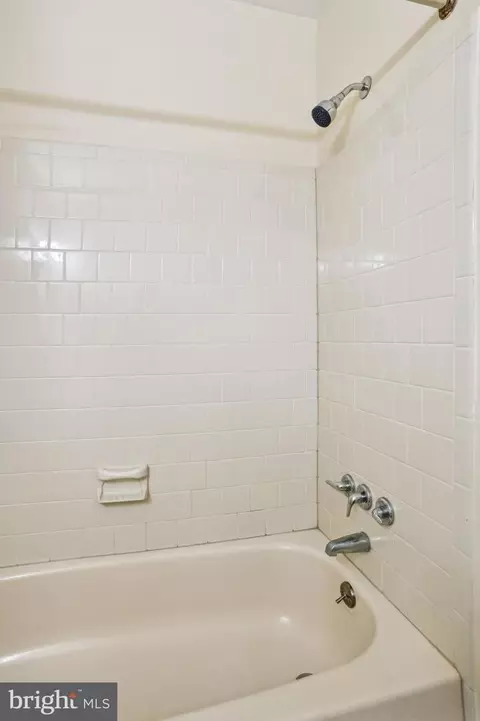 Bath - 1225 Brunswick Ct, Arnold, MD 21012 photo 3 of 6