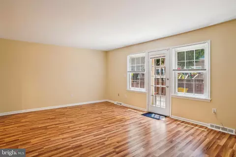 Living - 1225 Brunswick Ct, Arnold, MD 21012 photo 3 of 6