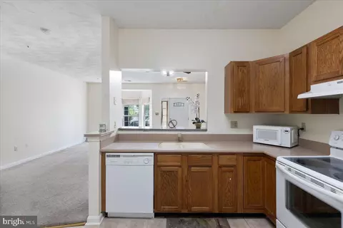 Kitchen - 2002 Watch Point Ct, Odenton, MD 21113 photo 2 of 2