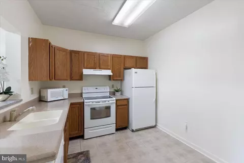 Kitchen - 2002 Watch Point Ct, Odenton, MD 21113 photo 1 of 2