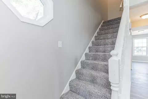 Entry Way - 1708 Potomac Rd, Edgewater, MD 21037 photo 3 of 8