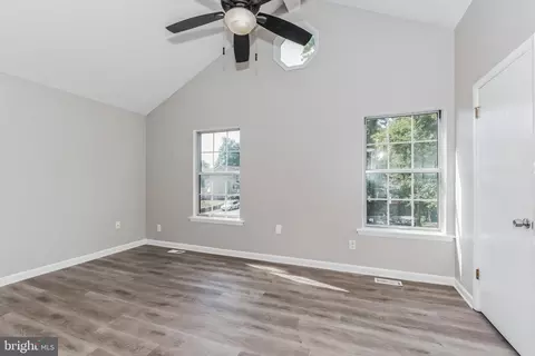 Entry Way - 1708 Potomac Rd, Edgewater, MD 21037 photo 5 of 8