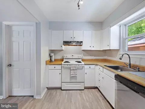Kitchen - 294 Ternwing Dr, Arnold, MD 21012 photo 2 of 2
