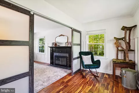 Entry Way - 1157 Hampton Rd, Annapolis, MD 21409 photo 5 of 7