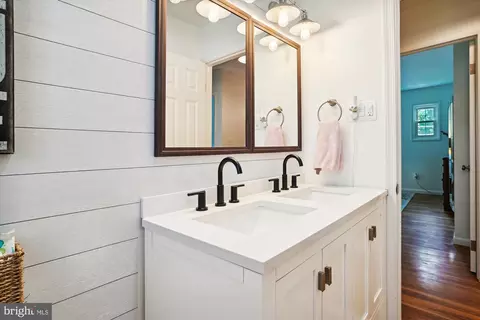 Bath - 1157 Hampton Rd, Annapolis, MD 21409 photo 6 of 6