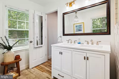 Bath - 1157 Hampton Rd, Annapolis, MD 21409 photo 3 of 6