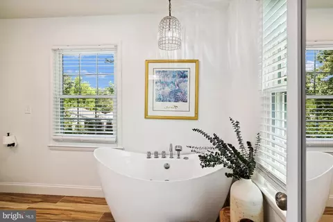 Bath - 1157 Hampton Rd, Annapolis, MD 21409 photo 2 of 6