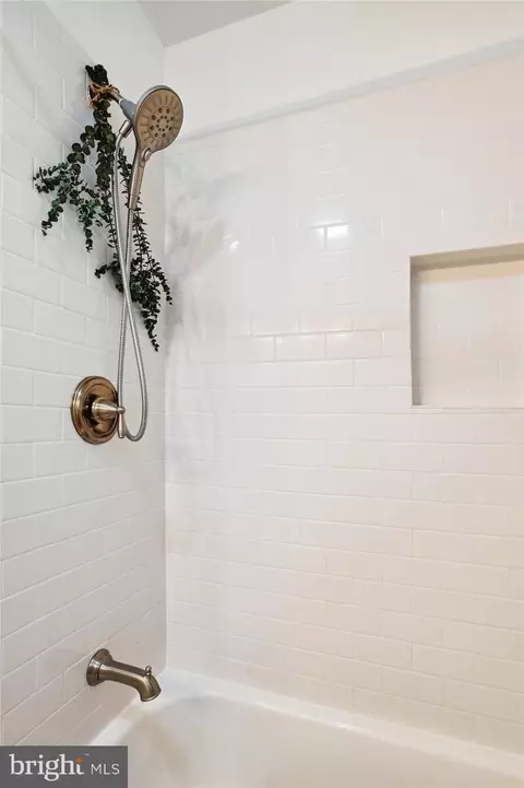 Bath - 1157 Hampton Rd, Annapolis, MD 21409 photo 5 of 6