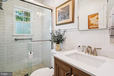 Bath - 1157 Hampton Rd, Annapolis, MD 21409 photo 1 of 6