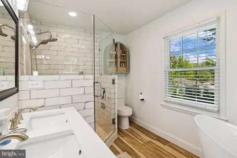 Bath - 1157 Hampton Rd, Annapolis, MD 21409 photo 4 of 6