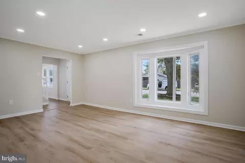 Living - 622 Chapelview Dr, Odenton, MD 21113 photo 4 of 6